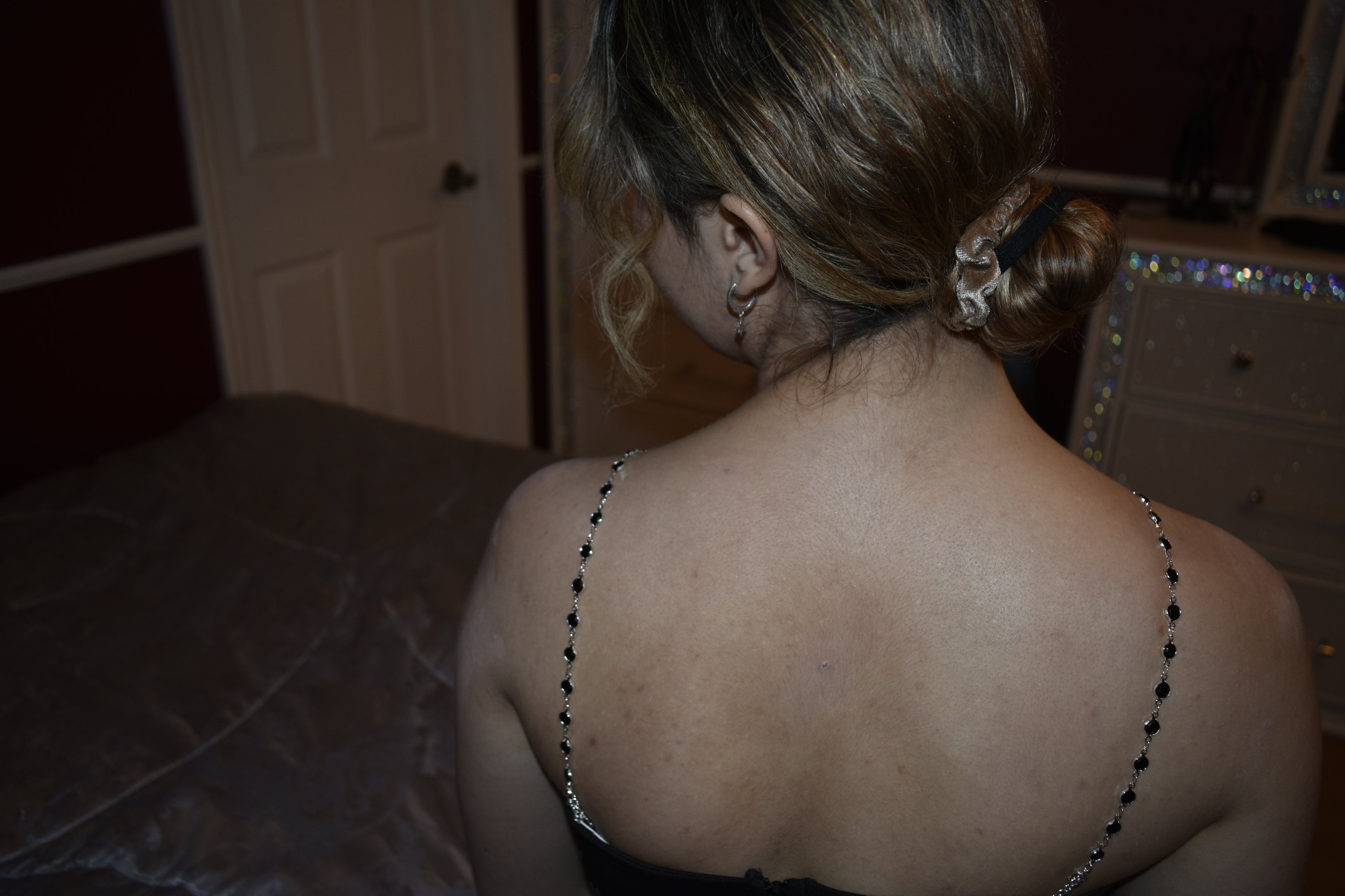 DIVA'S White Mother Pearl - Onyx Clover Shape and Crystals Adjustable Bra Straps (white gold)